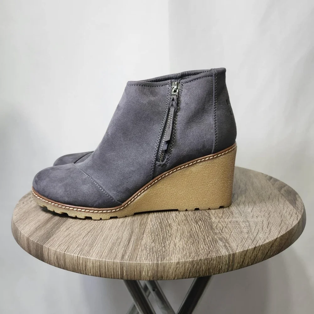 Toms Grey Faux Suede Wedge Heel Ankle Side Zip Booties Shoe size 10